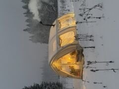 SHUFA GLAMPING Tekne Şekilli Bej Renk Şişme Çadır 400×350×220 cm – Şeffaf Kapı ve Pencereli-ZP88