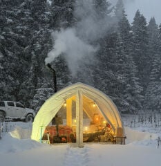 SHUFA GLAMPING Tekne Şekilli Bej Renk Şişme Çadır 400×350×220 cm – Şeffaf Kapı ve Pencereli-ZP88